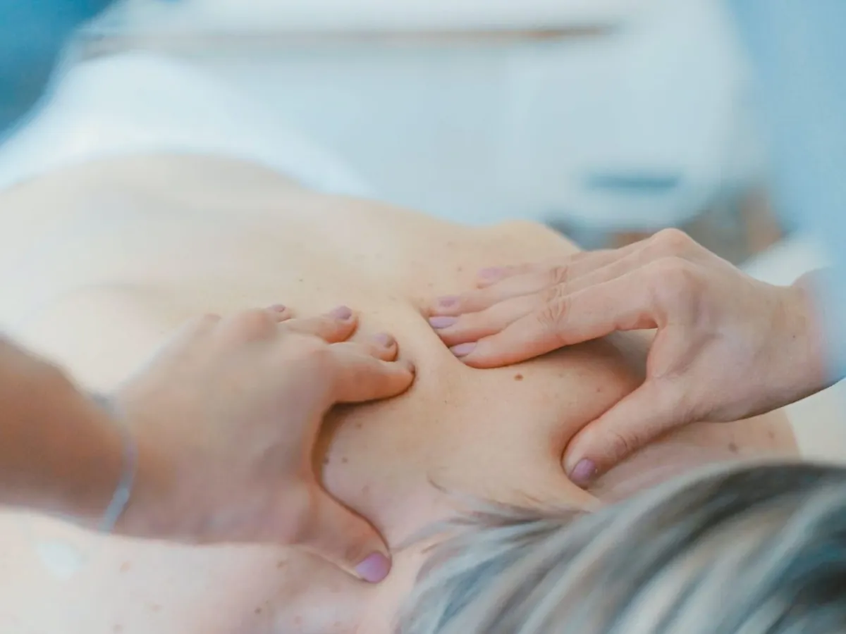 Medizinische Massage der Schulter